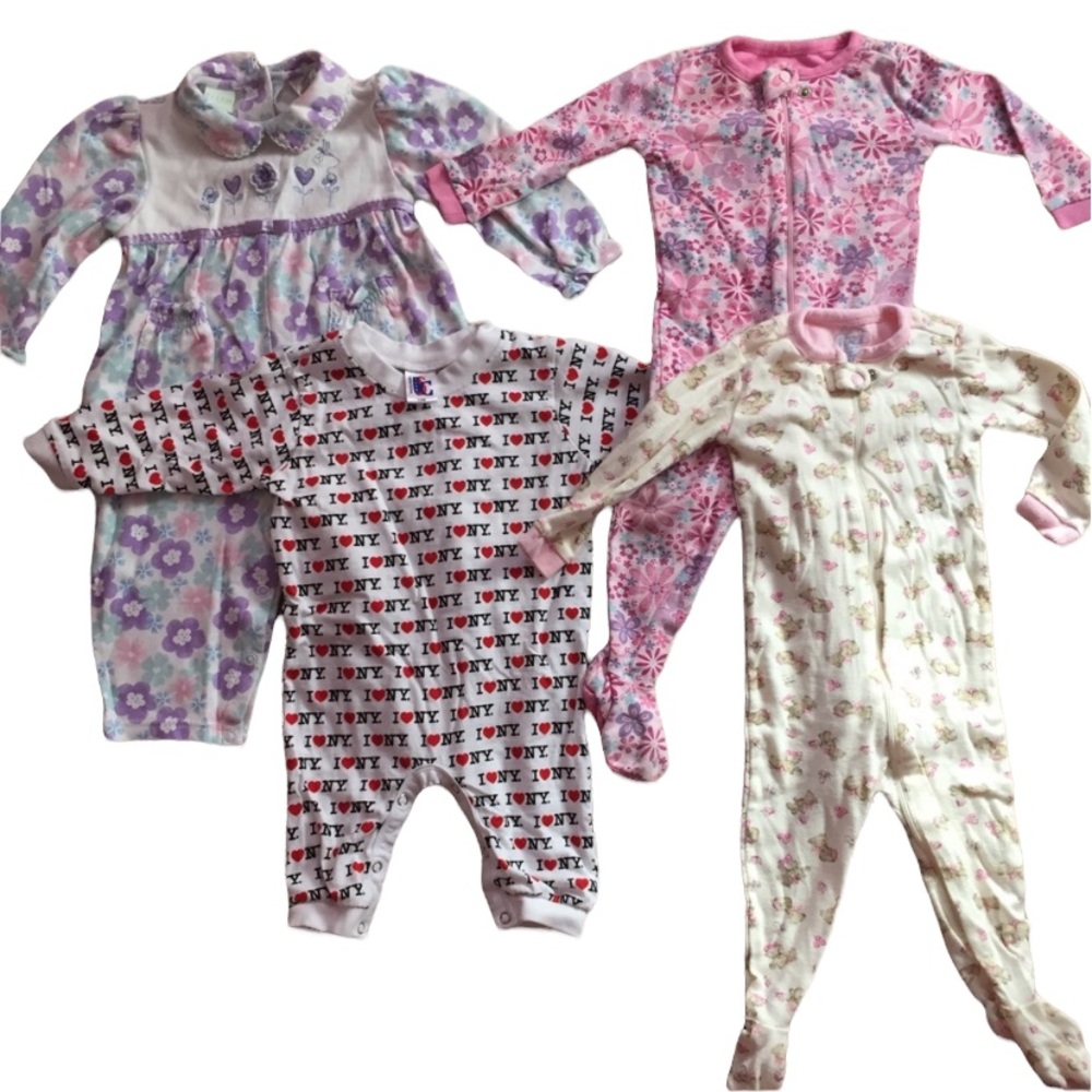🎉 BUNDLE (4) Baby Girl Onesies, size 12M